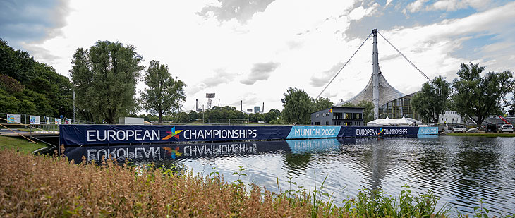 Aufbauarbeiten am Mittwoch (27.07.2022) im Olympiapark in München (Oberbayern). Foto: Marc Müller / EC2022 